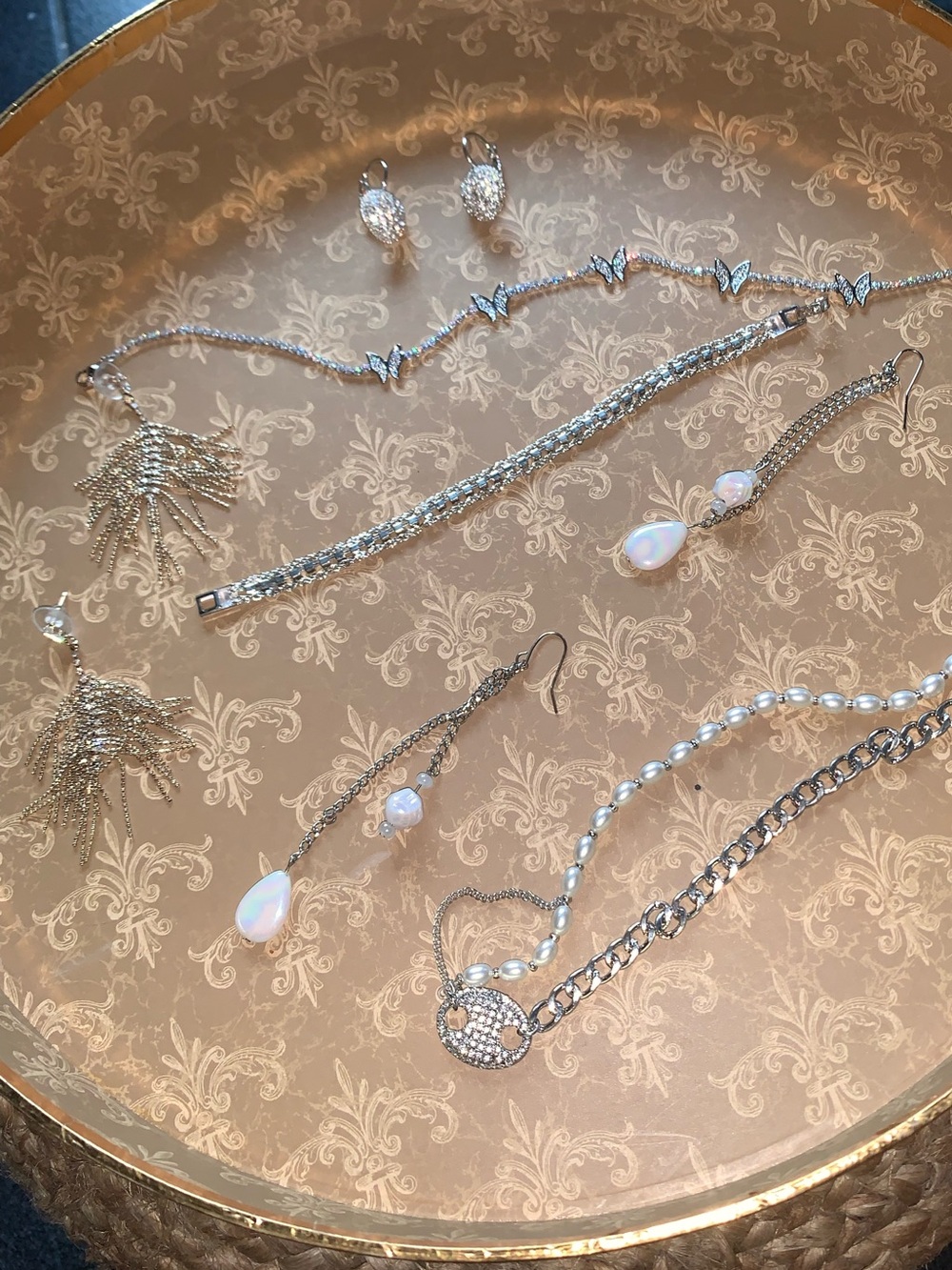 ITS GIVING ✨SPARKLE🪩 Jewlery BUNDLE!! NEW! Necklaces, earrings & bracelet!